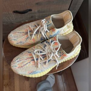Yeezy 350; Men’s 9.5; Oat